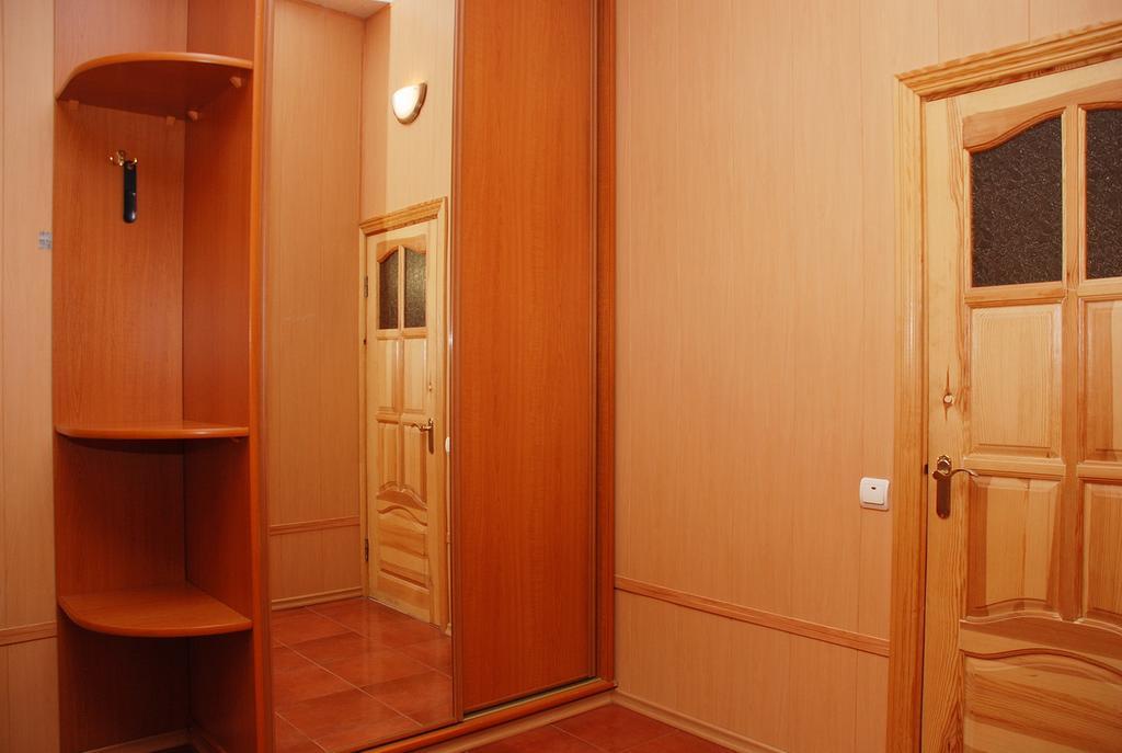House In Bohatyrska Street Kyiv Exterior photo