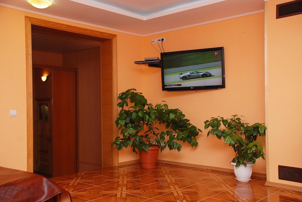 House In Bohatyrska Street Kyiv Exterior photo