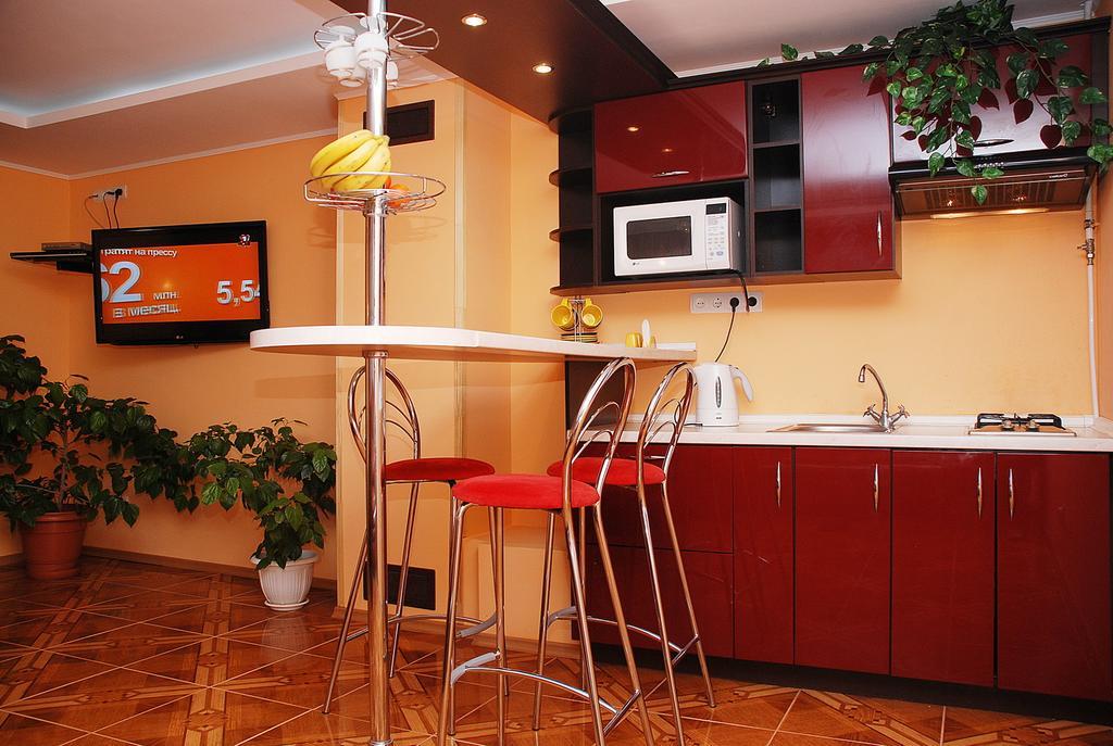 House In Bohatyrska Street Kyiv Exterior photo
